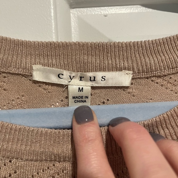 EUC Ladies Cyrus Crocheted Short-Sleeved Sweater - Picture 3 of 6